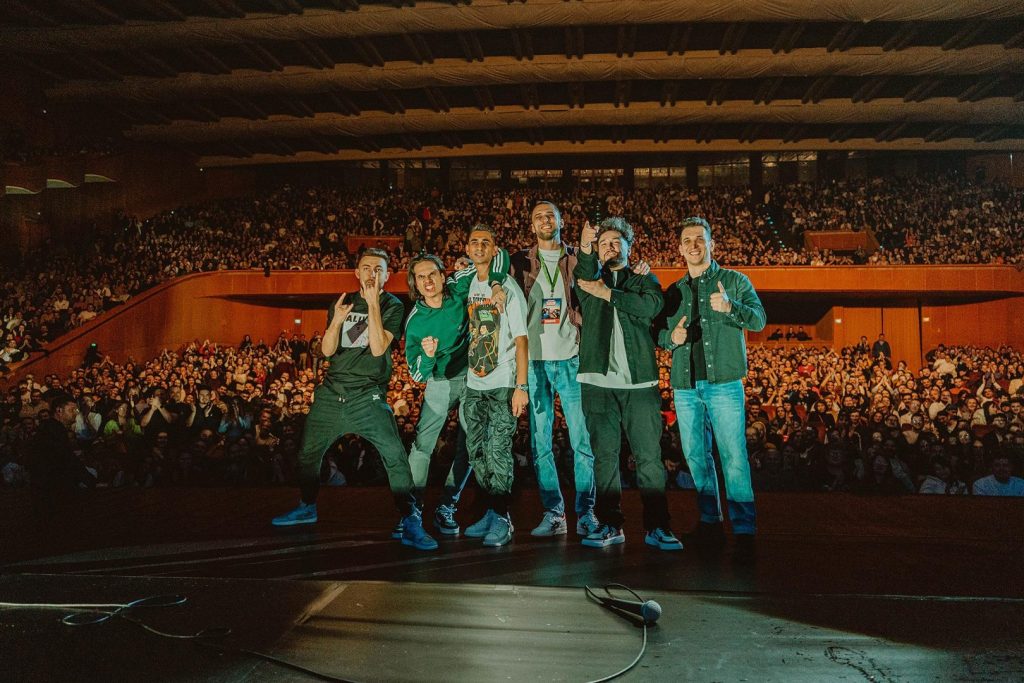 Cum a crescut stand-up-ul românesc din cluburi underground la Sala Palatului. Lecția de strategie a Headline Management 1 Cum a crescut stand-up-ul românesc din cluburi underground la Sala Palatului. Lecția de strategie a Headline Management